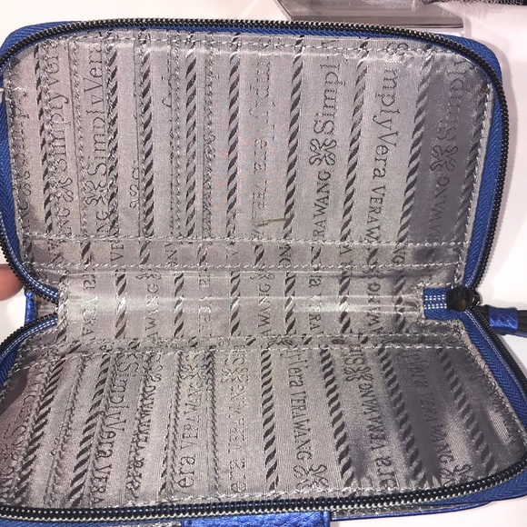 Last call 😲🐾 Vera Wang Wristlet 💖 - Picture 3 of 5